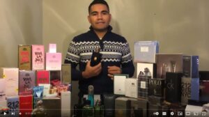 Gregory Rodriguez vendiendo perfumes